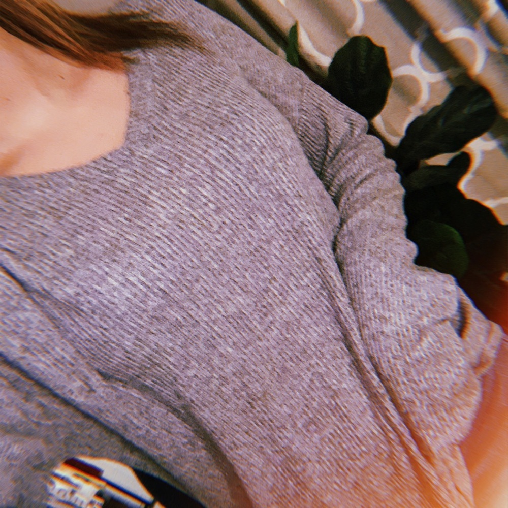 Gray Vneck lightweight sweater - Picture 4 of 6